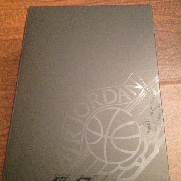 Air Jordan 1 Mid SE Men's Black/Sesame/Red Sneakers - USA Size:11 - New in Box - Picture 15 of 15